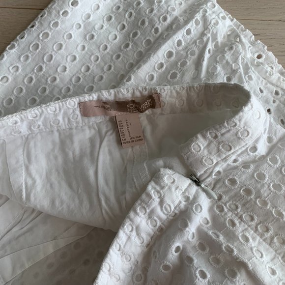 Forever 21 White Eyelet Shorts - Small - Picture 3 of 3
